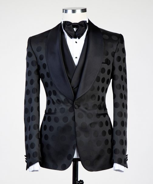 Tuxedo Black with big spots3